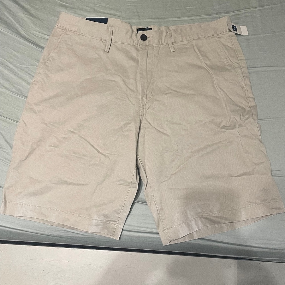 Mens GAP Khaki Shorts - 36W - NWT
